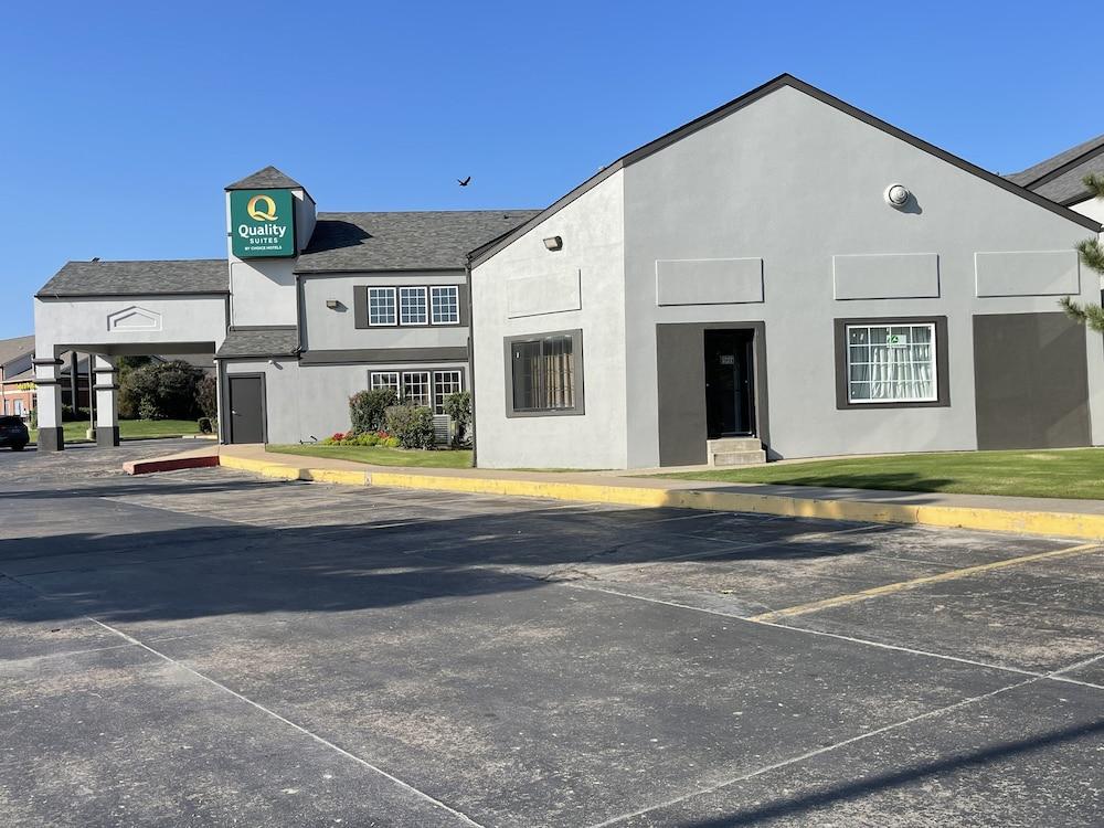 Quality Suites I-44 Tulsa Exterior photo