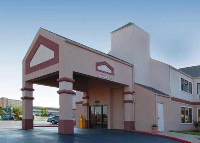 Quality Suites I-44 Tulsa Exterior photo